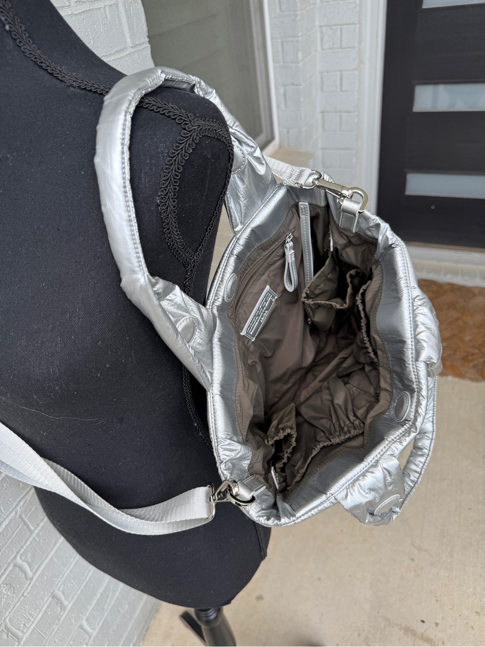 Caraa - Metallic Silver Puffer Tote Bag - Lightweight Women's Handbag - Picture 4 of 7
